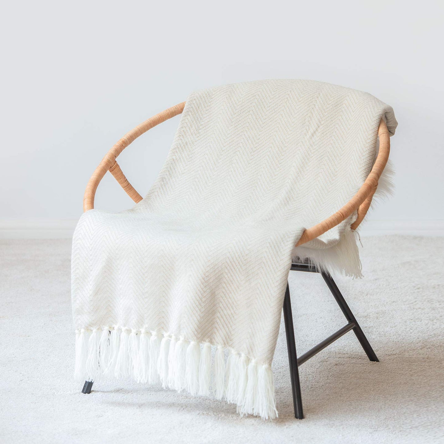 Beige Herringbone Throw (125x150 cm)